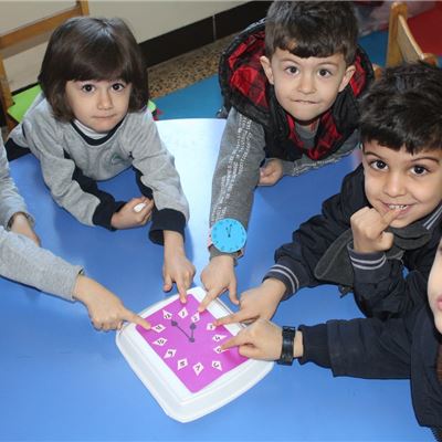 KG 1 STUDENTS LEARN ABOUT TIME